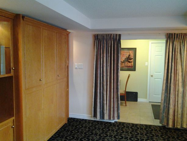 Imagen de la habitación del Hotel Lakeshore Suites. Foto 5