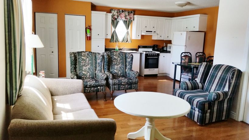 Imagen de la habitación del Hotel Lakeshore Suites. Foto 10