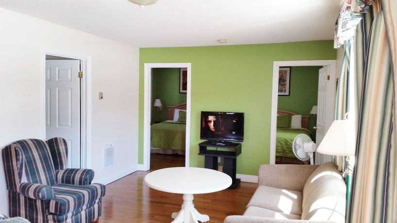 Imagen de la habitación del Hotel Lakeshore Suites. Foto 11