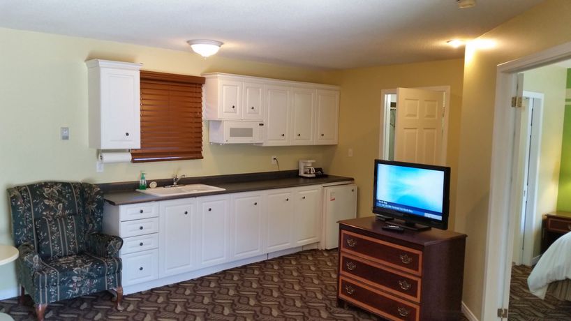 Imagen de la habitación del Hotel Lakeshore Suites. Foto 12