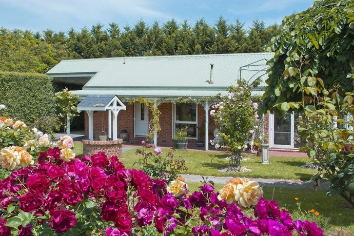 Imagen general del Hotel Lakeside Cottage. Foto 5