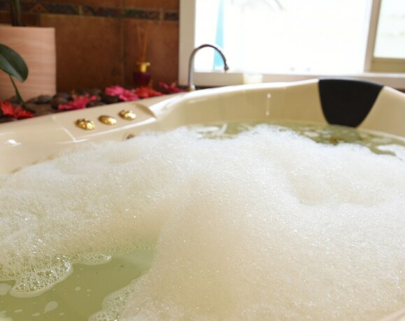 Imagen de la piscina del Hotel Lakeside Cottage. Foto 32