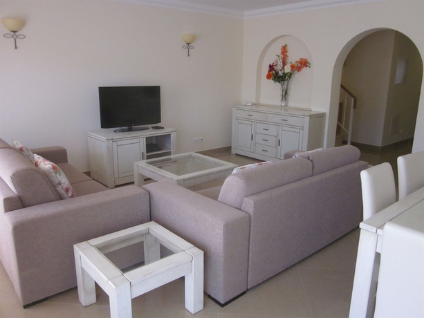 Imagen de los interiores del Hotel Lakeside Country Club. Foto 9