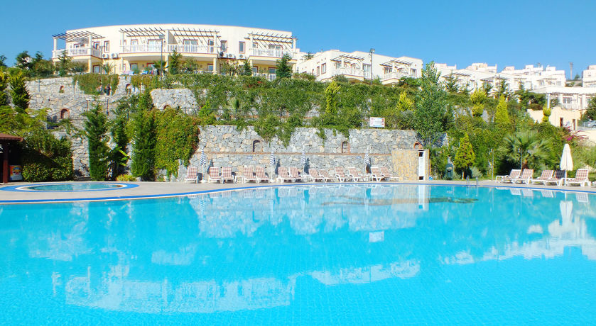 Imagen de la piscina del Hotel Lakeside Garden. Foto 8