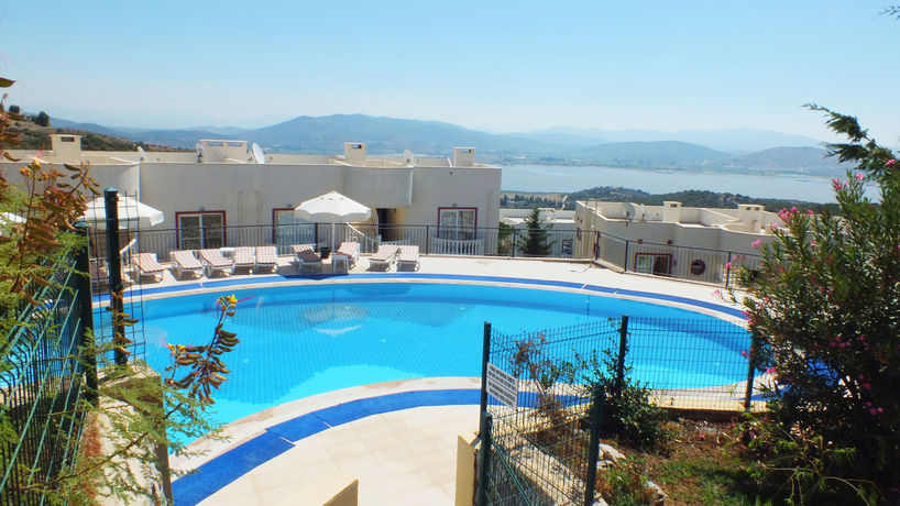 Imagen de la piscina del Hotel Lakeside Garden. Foto 11