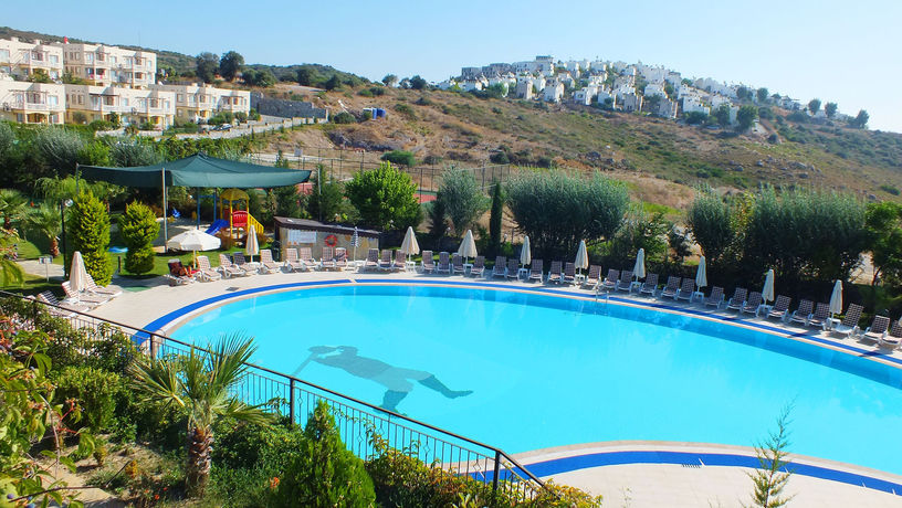 Imagen de la piscina del Hotel Lakeside Garden. Foto 16