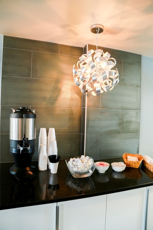 Imagen del bar/restaurante del Hotel Lakeside Inn, Wakefield. Foto 3