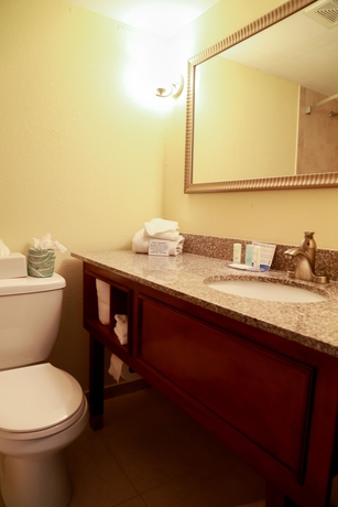 Imagen de la habitación del Hotel Lakeside Inn, Wakefield. Foto 8