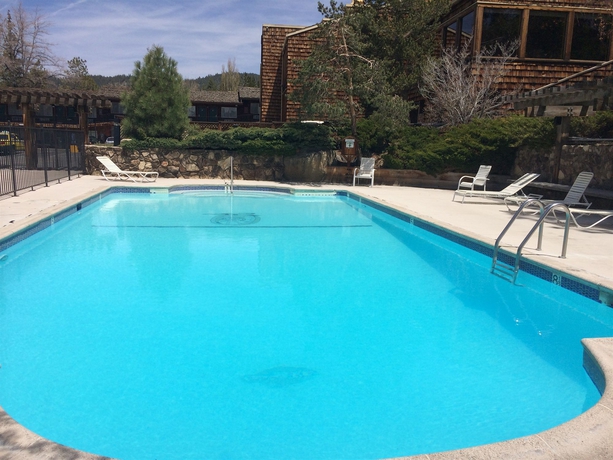 Imagen de la piscina del Hotel Lakeside Inn and Casino. Foto 16