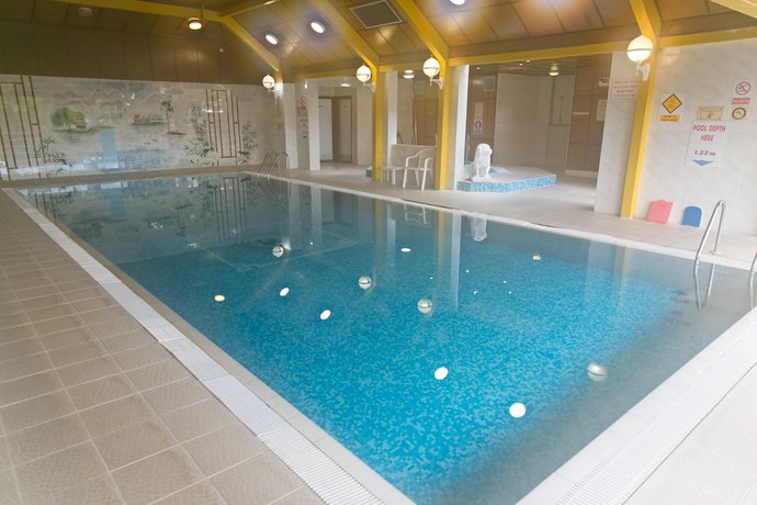 Imagen de la piscina del Hotel Lakeside International. Foto 20