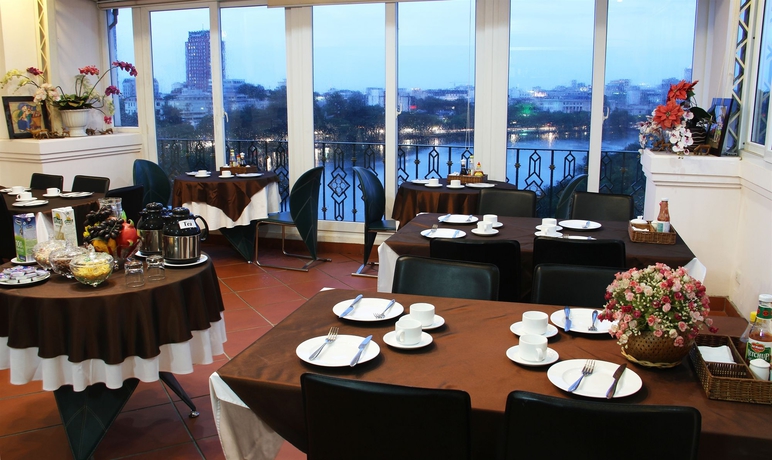 Imagen del bar/restaurante del Hotel Lakeside Palace. Foto 3