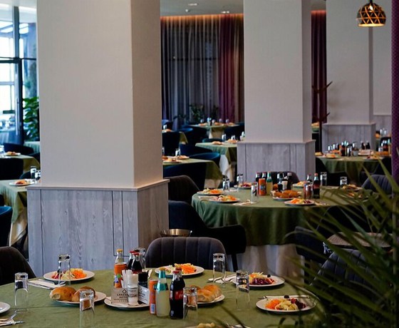 Imagen del bar/restaurante del Hotel Lakeside, Prizren. Foto 3