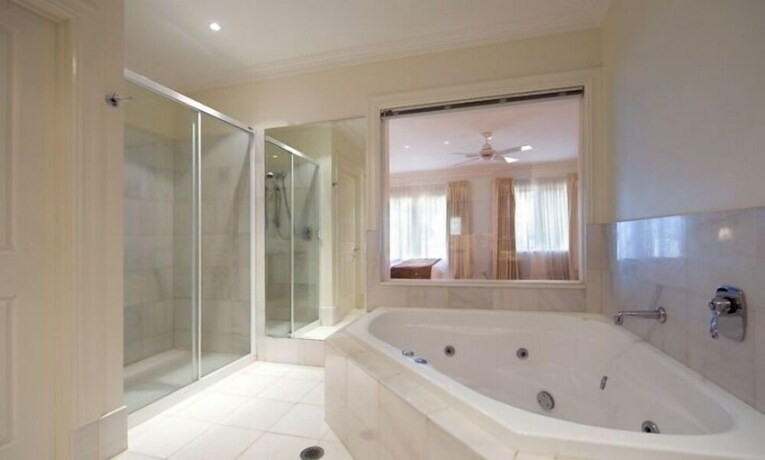 Imagen de la habitación del Hotel Lakeside Suites, Daylesford. Foto 7
