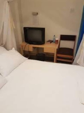 Imagen de la habitación del Hotel Lakeside Tourist Lodge. Foto 16