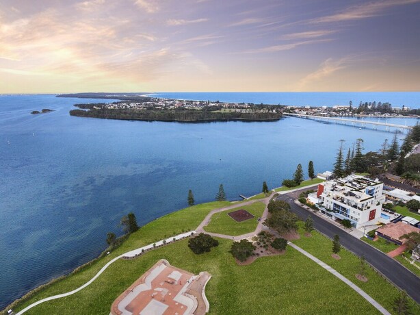 Imagen de los exteriores del Hotel Lakeside Waterfront Apartment 18. Foto 14