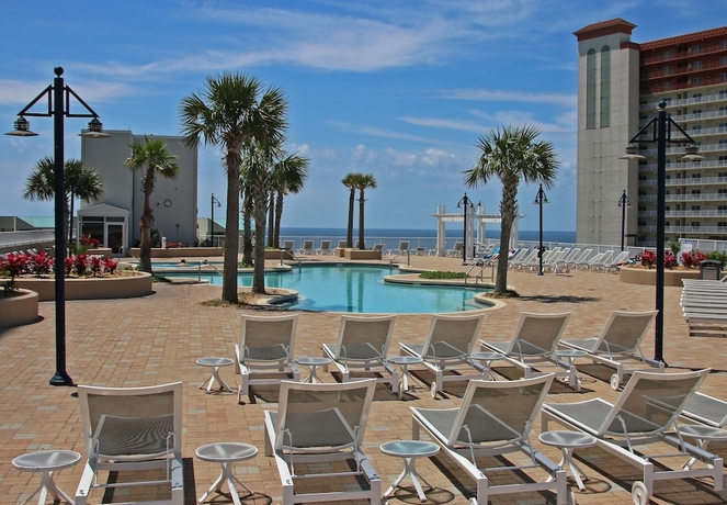 Imagen de la piscina del Hotel Laketown Wharf By Emerald View Resorts. Foto 17