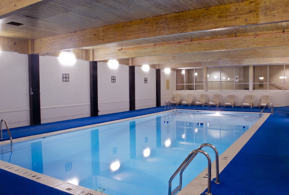 Imagen de la piscina del Hotel Lakeview Golf Resort. Foto 18