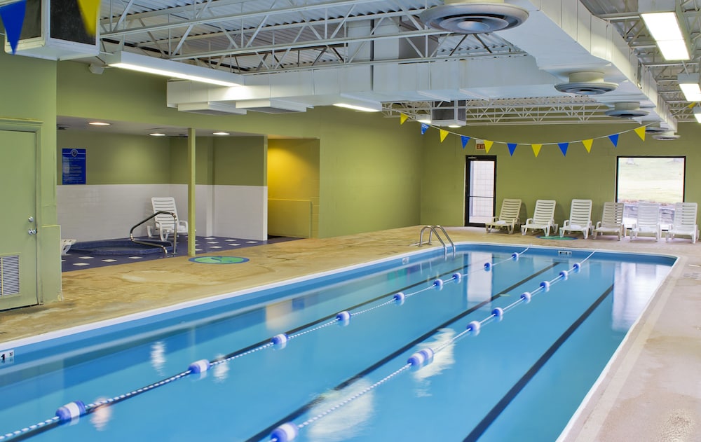 Imagen de la piscina del Hotel Lakeview Golf Resort. Foto 19