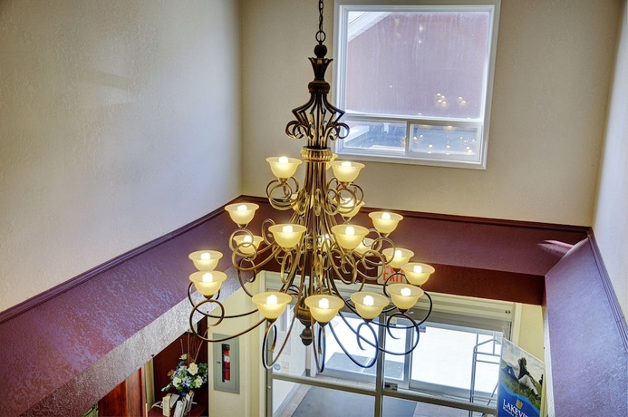 Imagen de los interiores del Hotel Lakeview Inns and Suites - Chetwynd. Foto 18