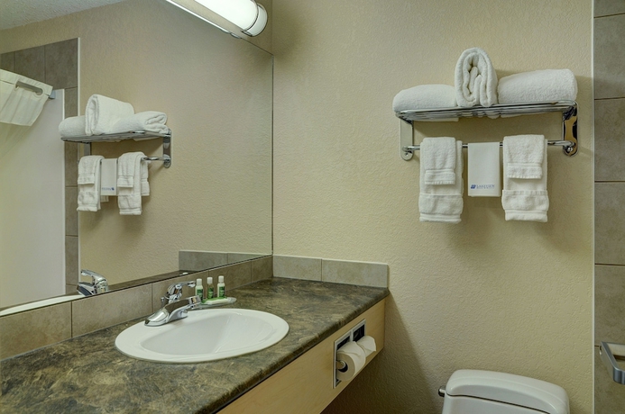 Imagen de la habitación del Hotel Lakeview Inns and Suites - Chetwynd. Foto 11