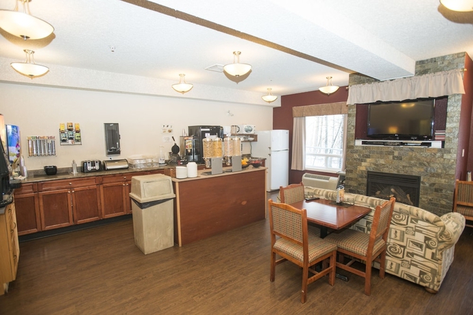 Imagen del bar/restaurante del Hotel Lakeview Inns and Suites - Chetwynd. Foto 6