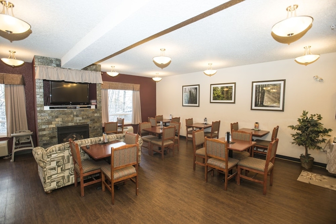 Imagen del bar/restaurante del Hotel Lakeview Inns and Suites - Chetwynd. Foto 8