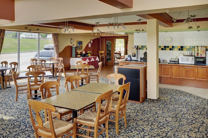 Imagen del bar/restaurante del Hotel Lakeview Inns and Suites - Hinton. Foto 6