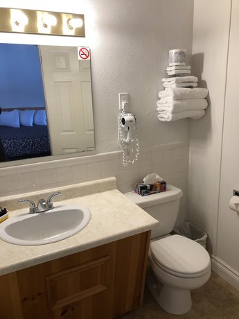 Imagen de la habitación del Hotel Lakeview Motel. Foto 5