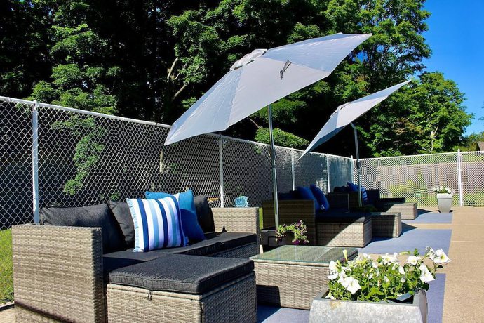 Imagen de la piscina del Hotel Lakeview Motel and Cottages. Foto 16