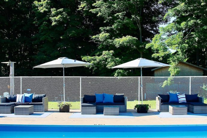 Imagen de la piscina del Hotel Lakeview Motel and Cottages. Foto 17