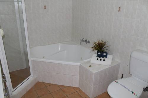 Imagen de la habitación del Hotel Lakeview Motor Inn. Foto 4