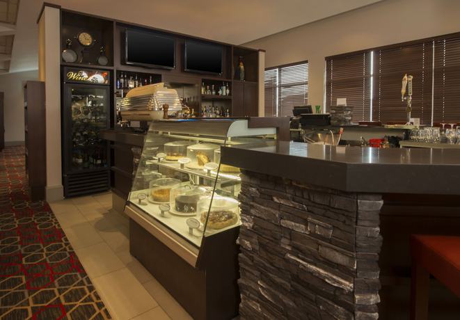 Imagen del bar/restaurante del Hotel Lakeview Signature, Trademark Collection by Wyndham. Foto 3