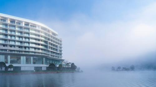 Imagen general del Hotel Lakeview Yulongwan Kunming. Foto 5