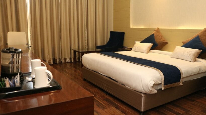 Imagen de la habitación del Hotel Lakhdatar. Foto 16