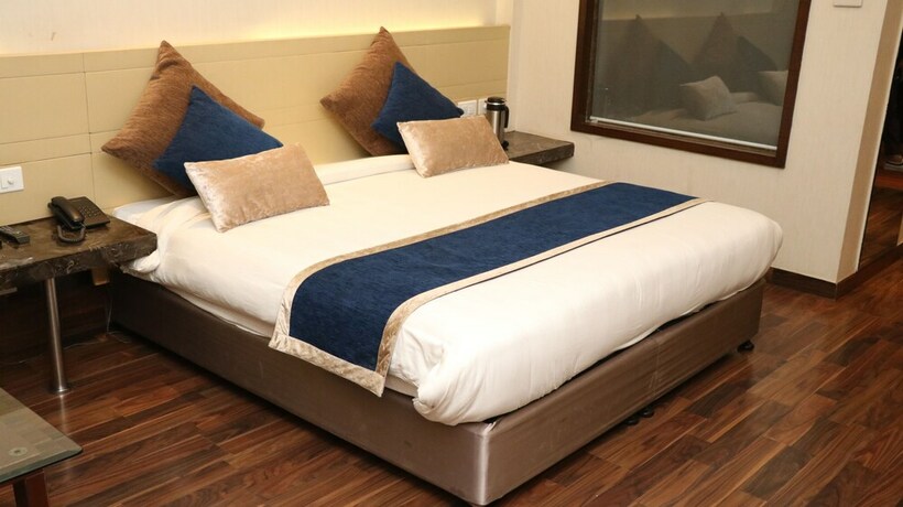 Imagen de la habitación del Hotel Lakhdatar. Foto 21