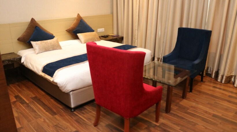 Imagen de la habitación del Hotel Lakhdatar. Foto 27