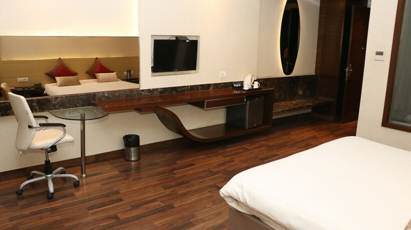 Imagen de la habitación del Hotel Lakhdatar. Foto 29