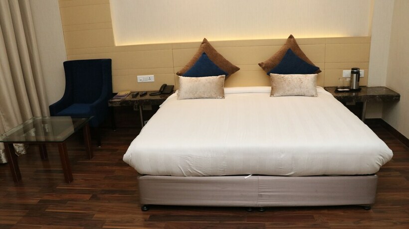 Imagen de la habitación del Hotel Lakhdatar. Foto 30