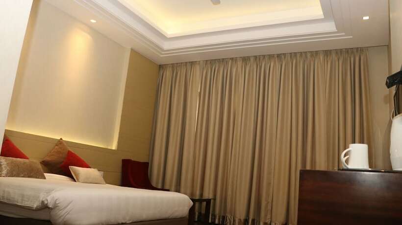 Imagen de la habitación del Hotel Lakhdatar. Foto 33