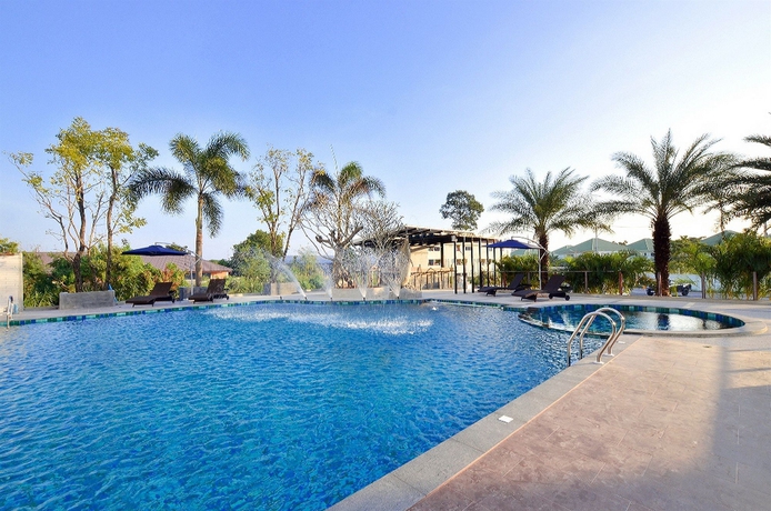 Imagen de la piscina del Hotel Lakkhana Poolside Resort. Foto 14