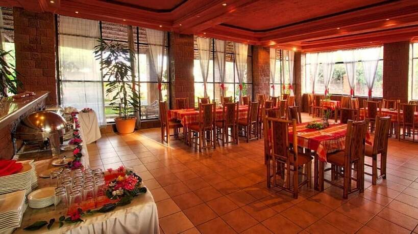 Imagen del bar/restaurante del Hotel Lal and Spa. Foto 18