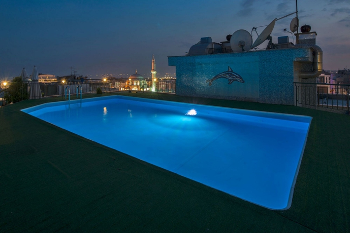 Imagen de la piscina del Hotel Laleli Gonen. Foto 8