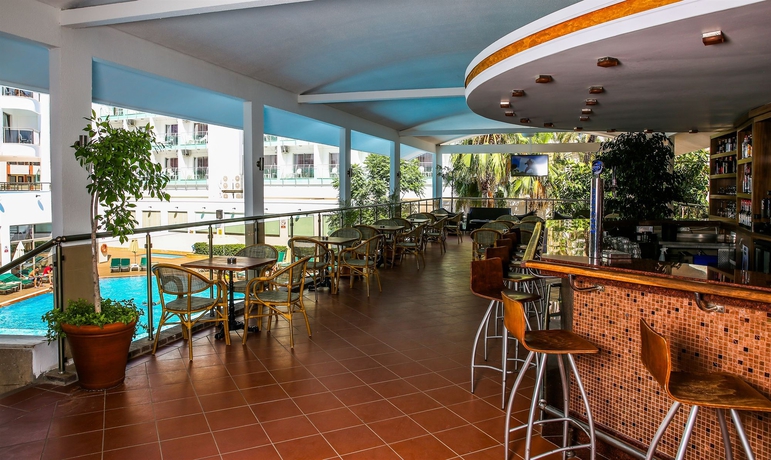 Imagen del bar/restaurante del Hotel Lalila Blue Suites. Foto 3