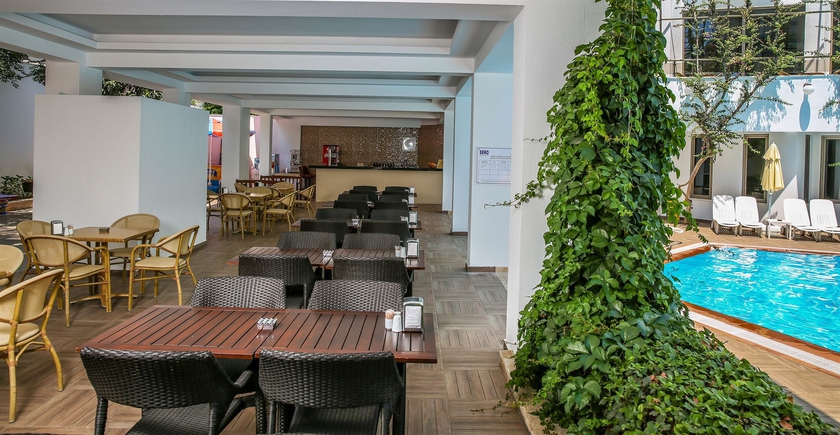 Imagen del bar/restaurante del Hotel Lalila Blue Suites. Foto 7
