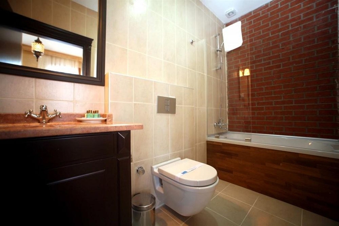 Imagen de la habitación del Hotel Lalinn. Foto 9