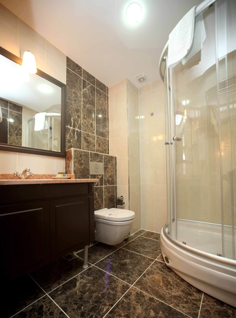 Imagen de la habitación del Hotel Lalinn. Foto 14