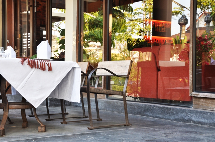 Imagen del bar/restaurante del Hotel Laluna and Resort. Foto 4