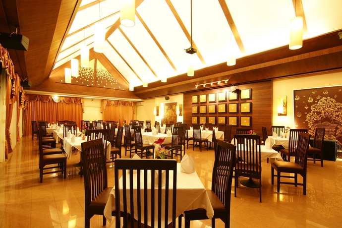 Imagen del bar/restaurante del Hotel Laluna and Resort. Foto 6