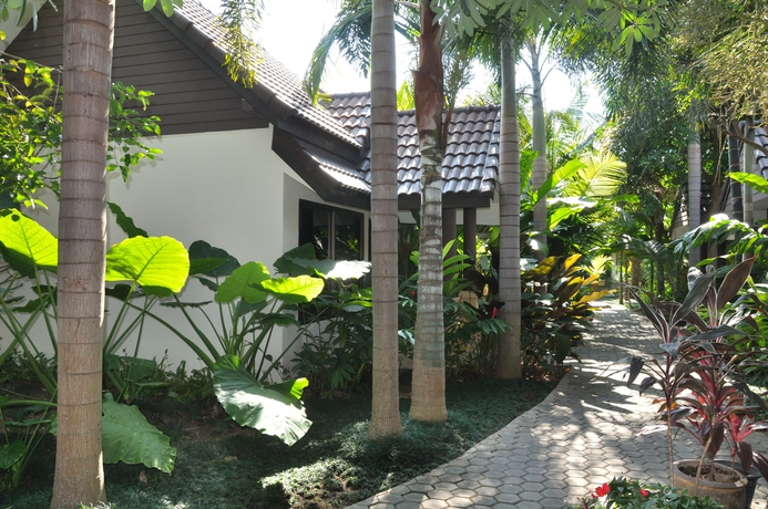 Imagen de los exteriores del Hotel Laluna and Resort. Foto 13