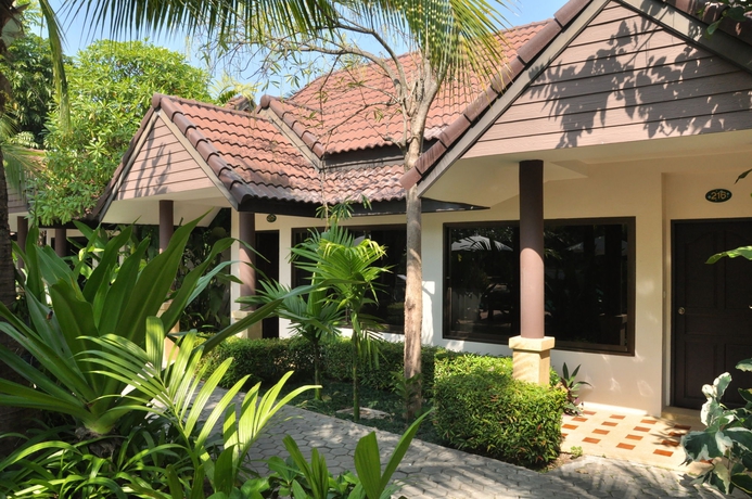 Imagen de los exteriores del Hotel Laluna and Resort. Foto 15